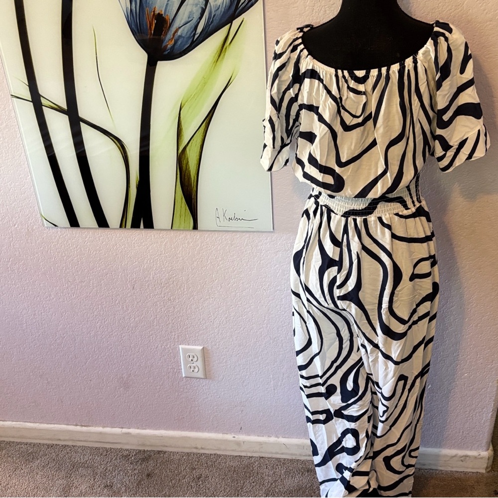 Must bundle Women’s Jumpsuit size medium - Picture 4 of 5